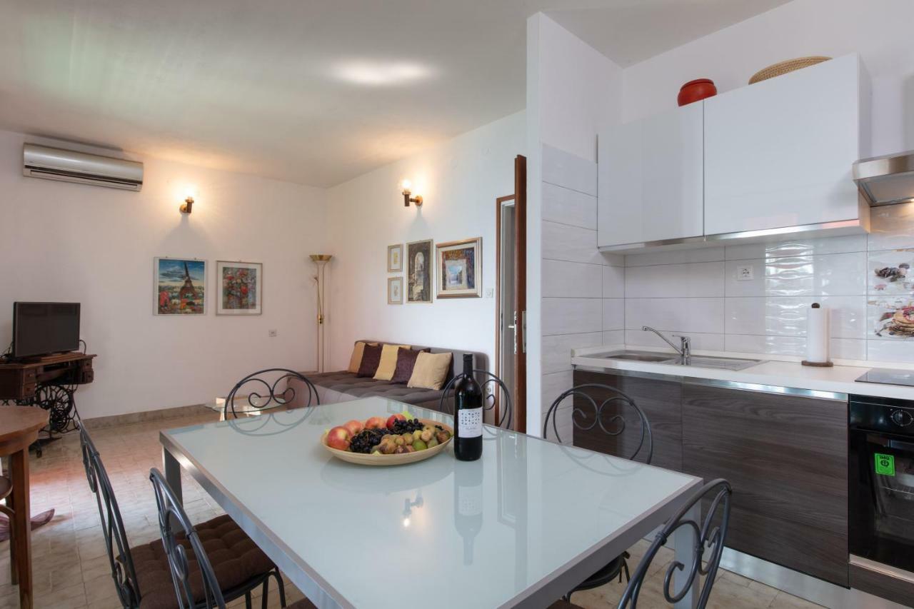 Holiday Home Barbara Trogir Exterior foto